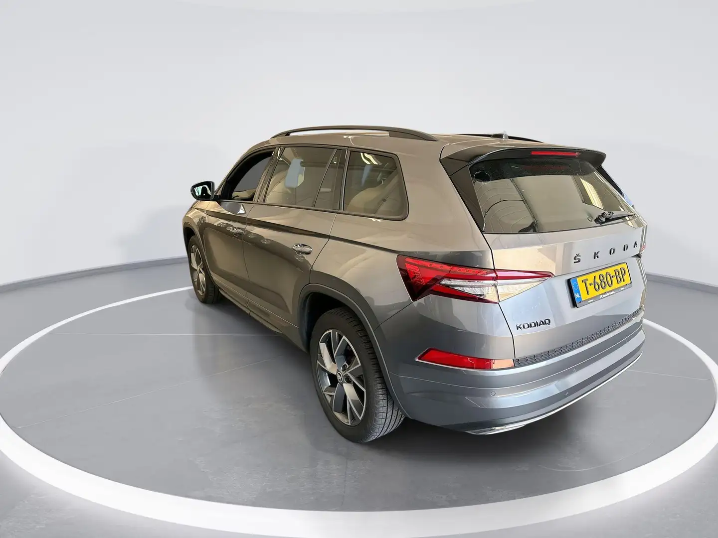Skoda Kodiaq 1.5 Tsi 150pk DSG Sportline Business 7p. · Camera Grijs - 2