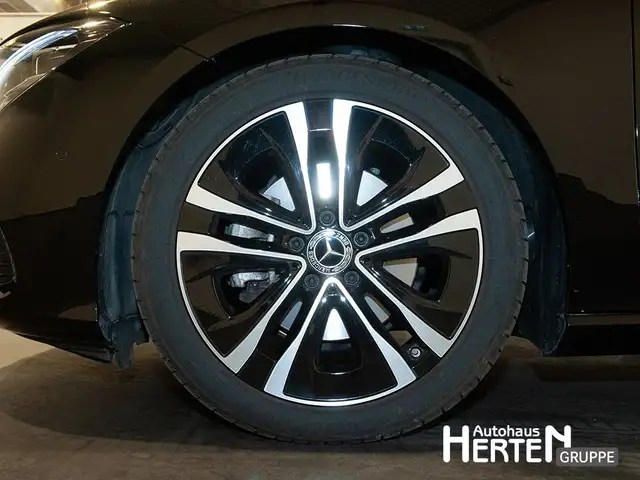 Mercedes-Benz CLA view 5