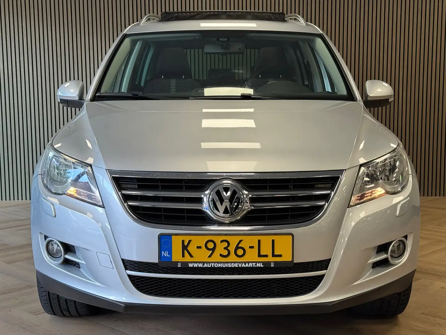 Volkswagen Tiguan 1.4 TSI Comfort&Design 4Motion PANO APPLE CARPLAY Grijs - 2