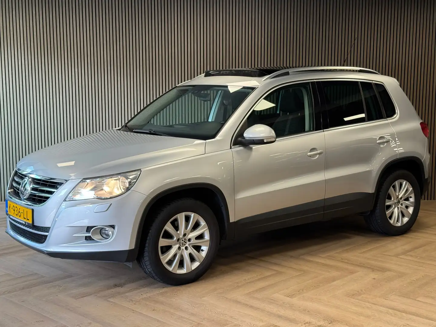 Volkswagen Tiguan 1.4 TSI Comfort&Design 4Motion PANO APPLE CARPLAY Grijs - 1