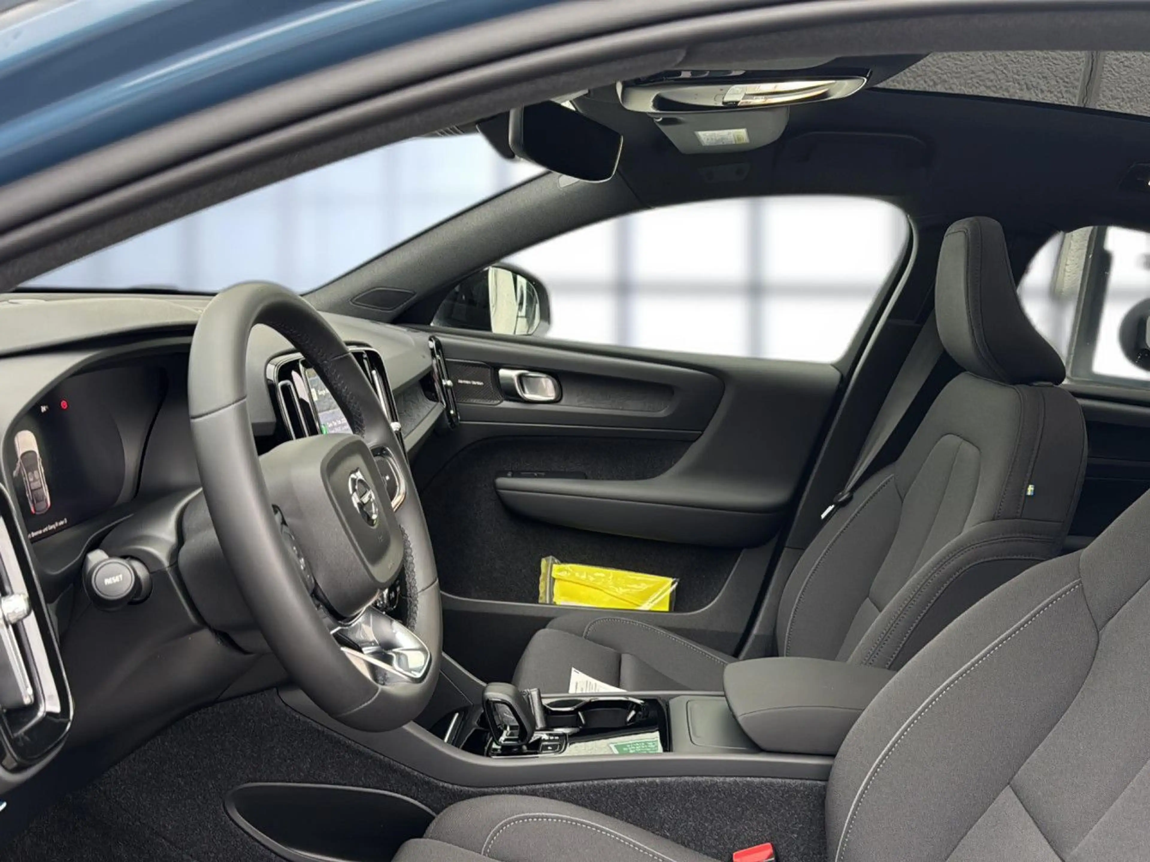 Volvo C40 Ultimate Recharge Pure Electric 2WD Bluetooth — photo 12