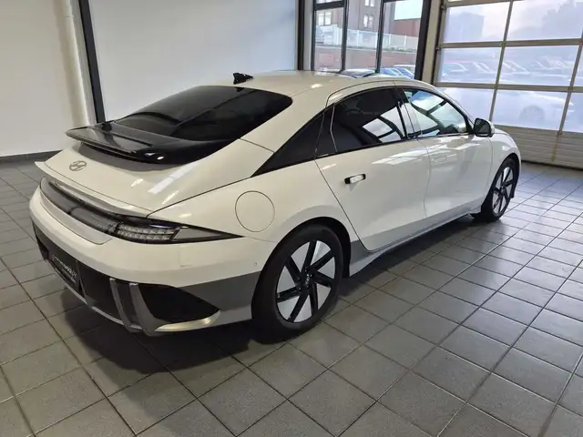 Hyundai Ioniq 6 view 5
