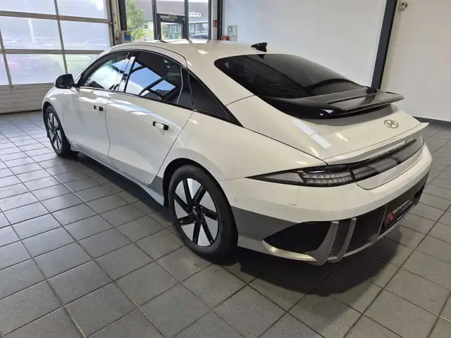 Hyundai Ioniq 6 view 4