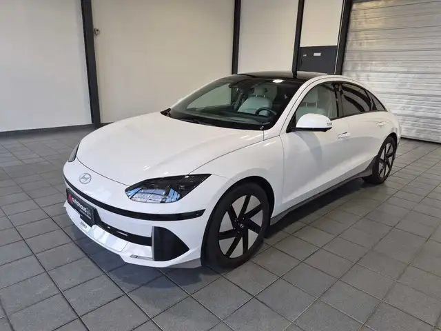 Hyundai Ioniq 6 view 3