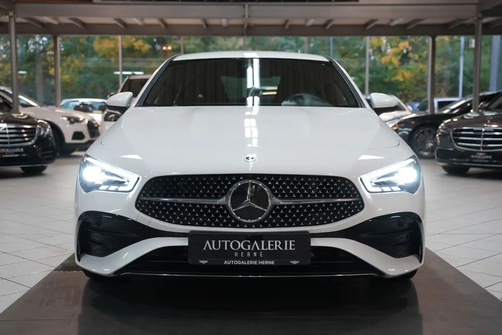 Mercedes-Benz CLA 180 AMG LINE*AUT*LED*AMBIENTE*T-LEDER*KAMERA Weiß - 2