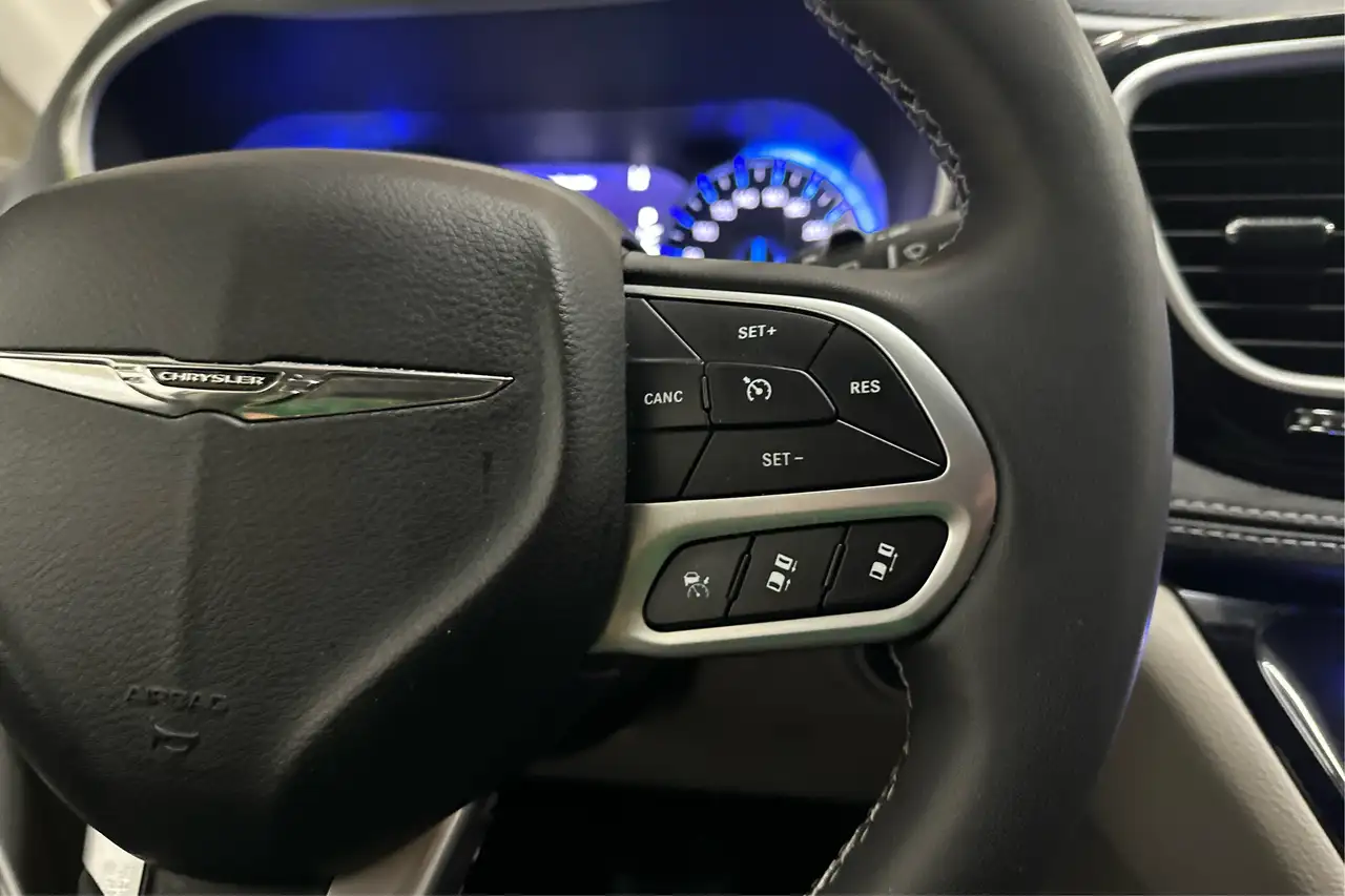 Chrysler Pacifica снимка Chrysler Pacifica
