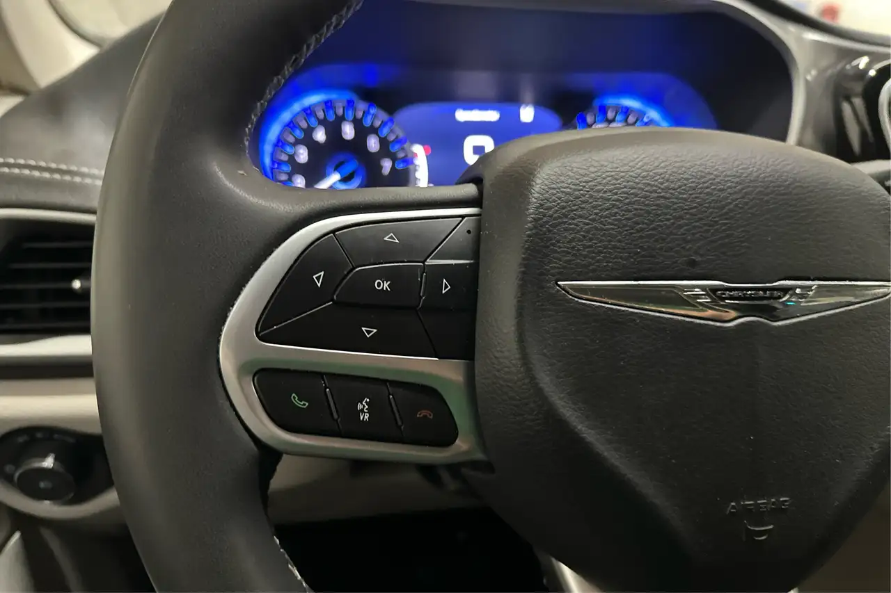 Chrysler Pacifica снимка Chrysler Pacifica