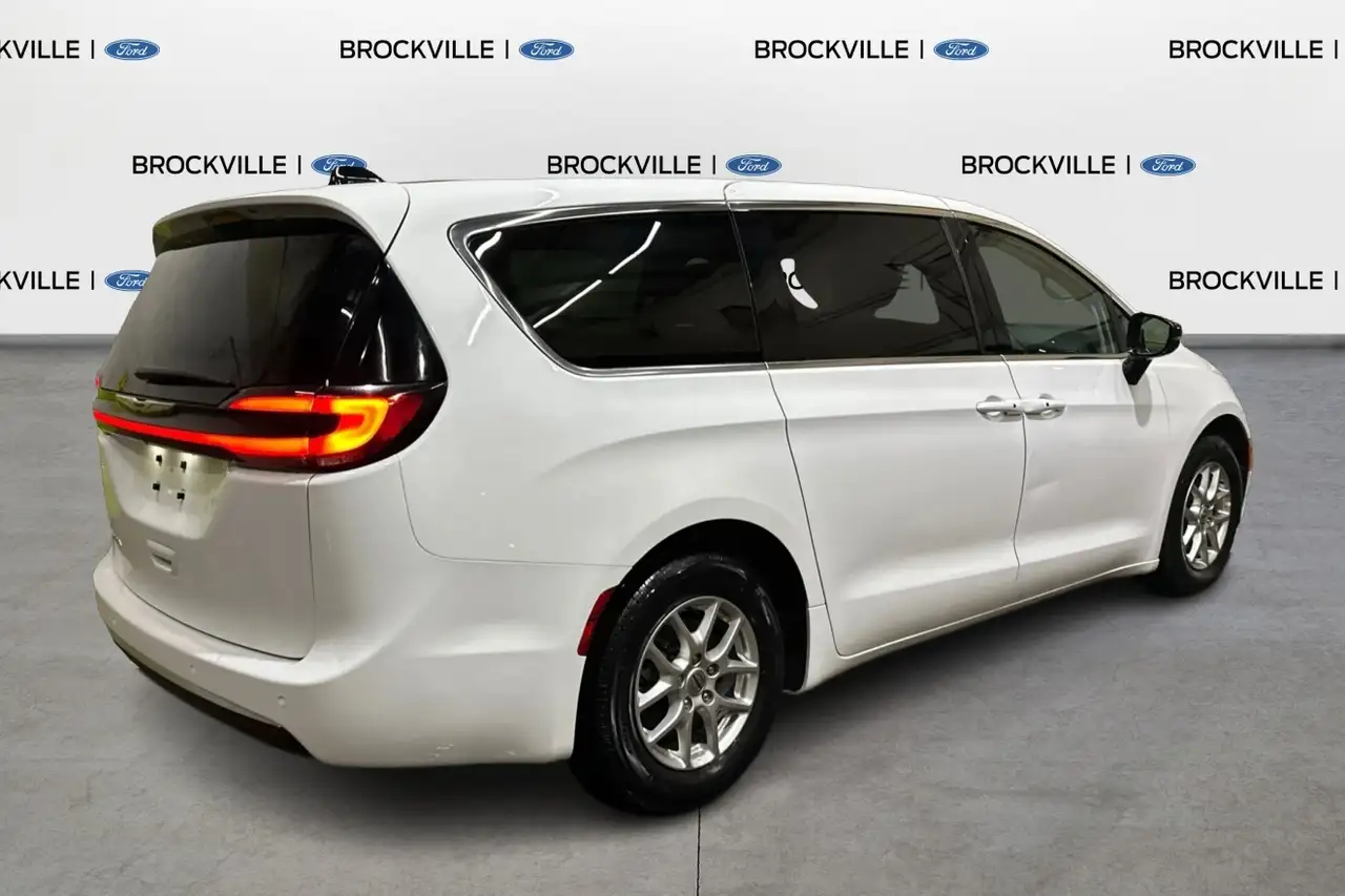 Chrysler Pacifica снимка Chrysler Pacifica