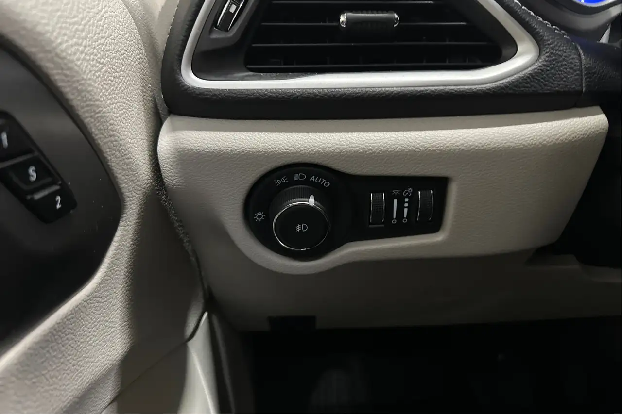 Chrysler Pacifica снимка Chrysler Pacifica