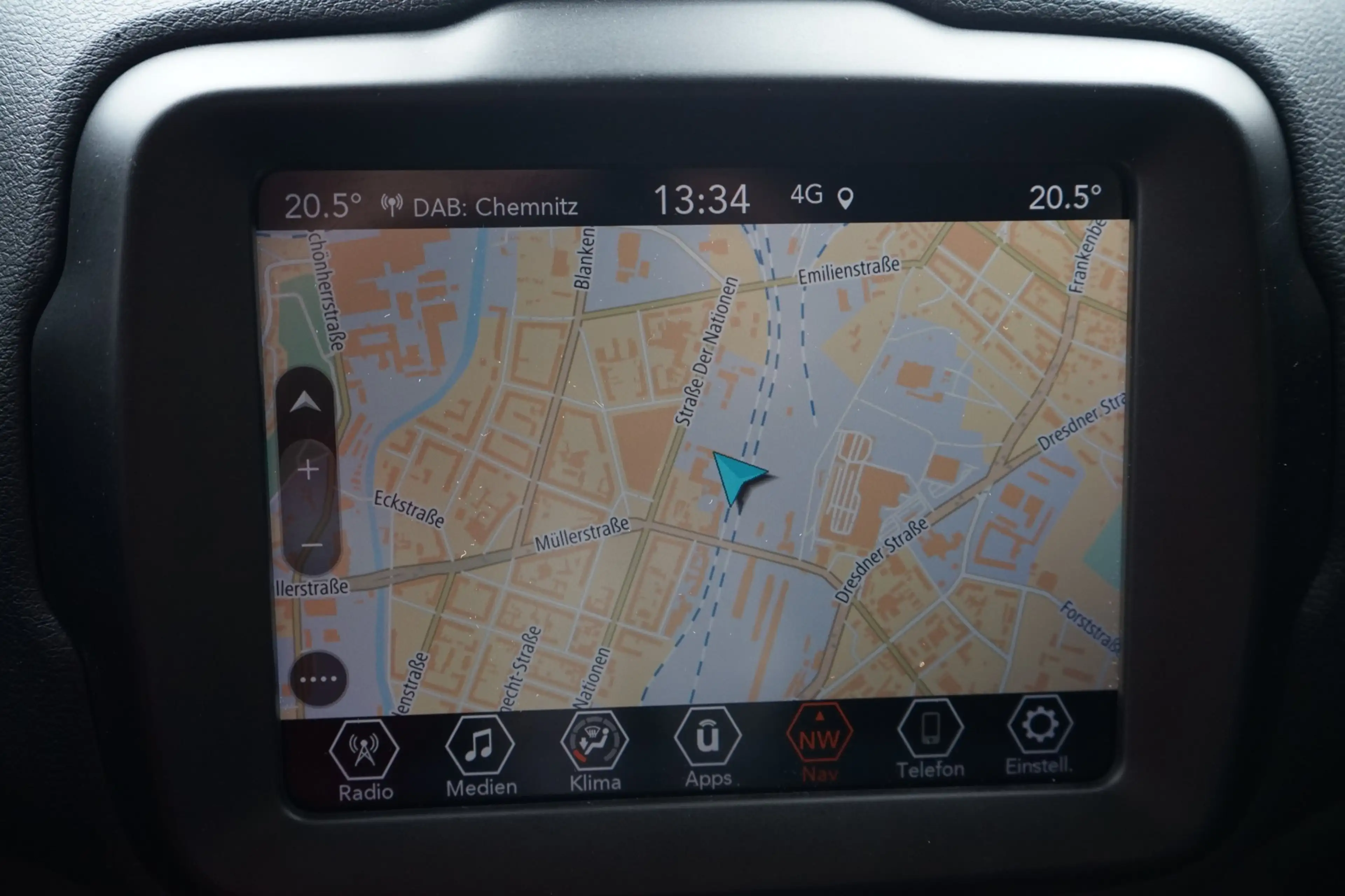 Jeep Renegade 1.3 Limited FWD LED Tempomat PDC AHK — photo 12