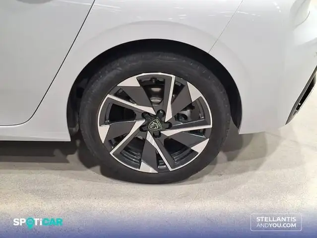 Peugeot 308 view 11