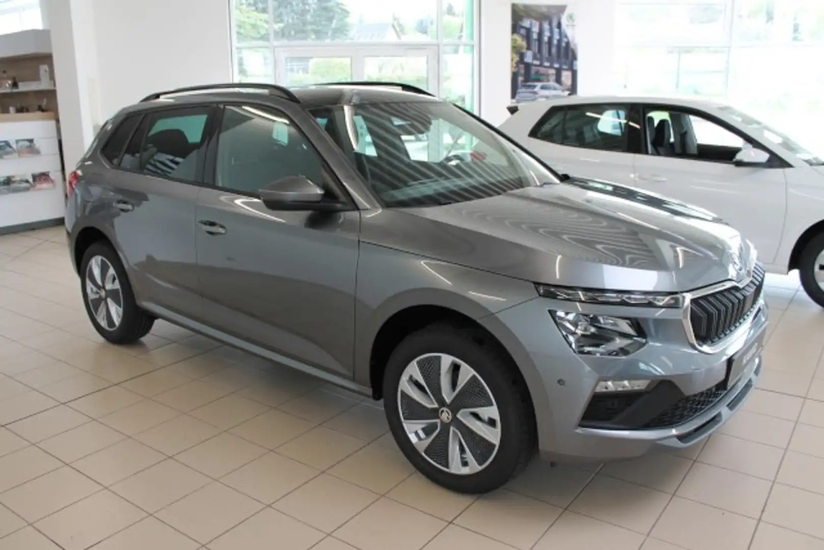 Skoda Kamiq Selection 1.5 TSI DSG (110kW/150PS) Navi Grau - 2