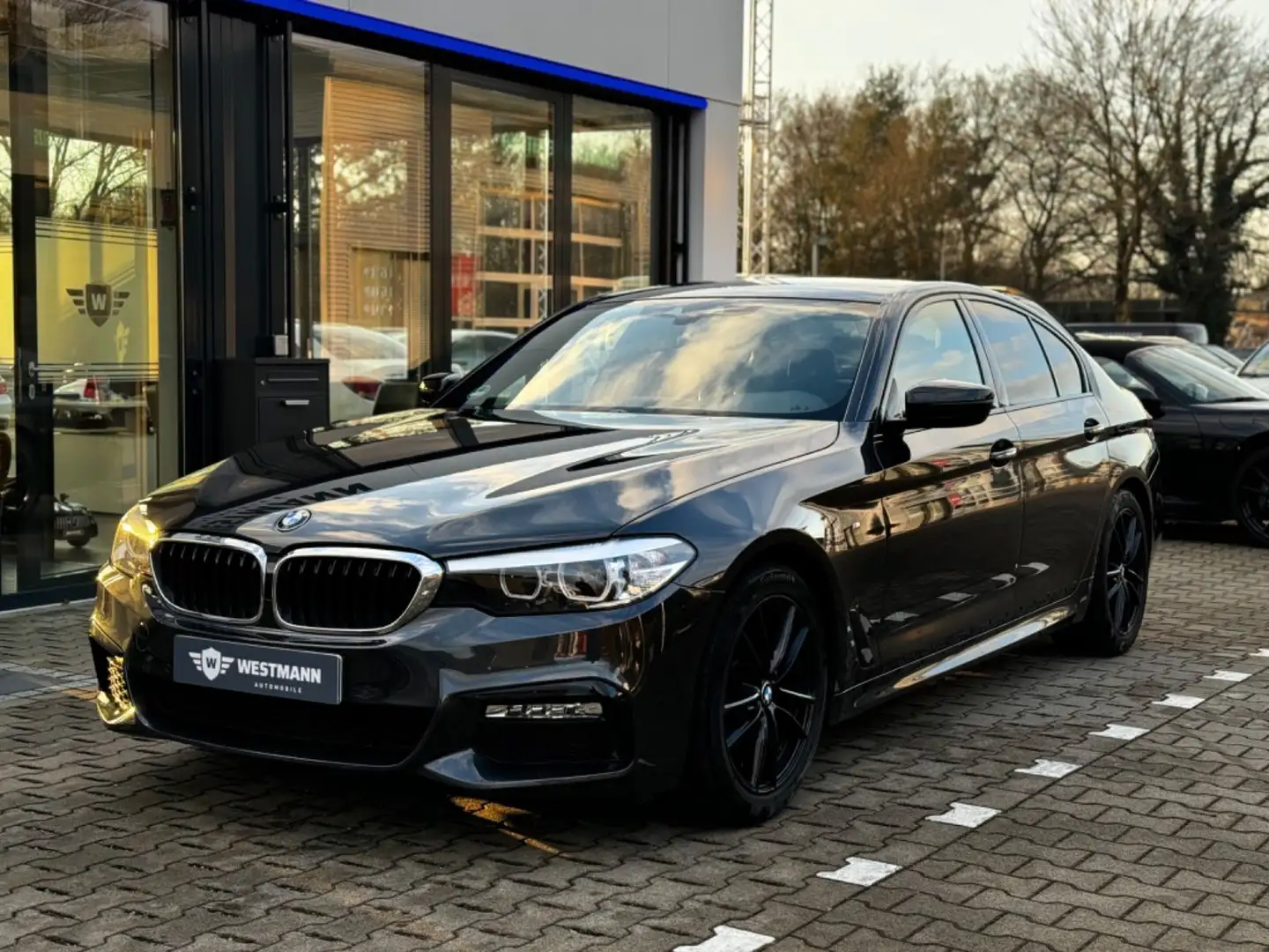 BMW 520 Baureihe 5 Lim. 520 i M Sport/LED/SHZ/NAVI/ Gris - 1
