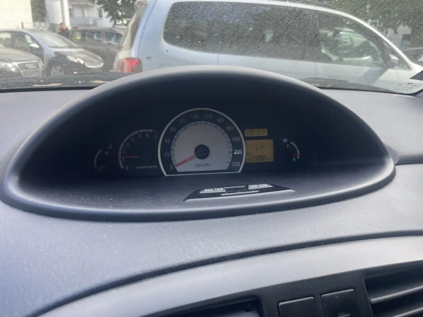 Hyundai Matrix 1.6 Comfort Plateado - 1