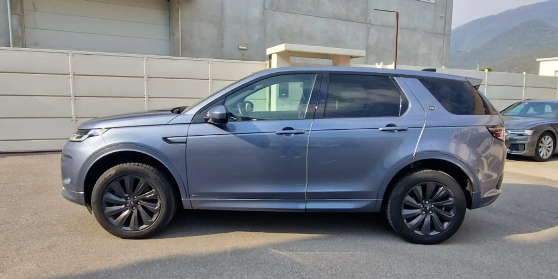 Land Rover Discovery Sport 7 posti 2.0 TD4 180 CV AWD Auto R-Dynamic HSE Blu/Azzurro - 2