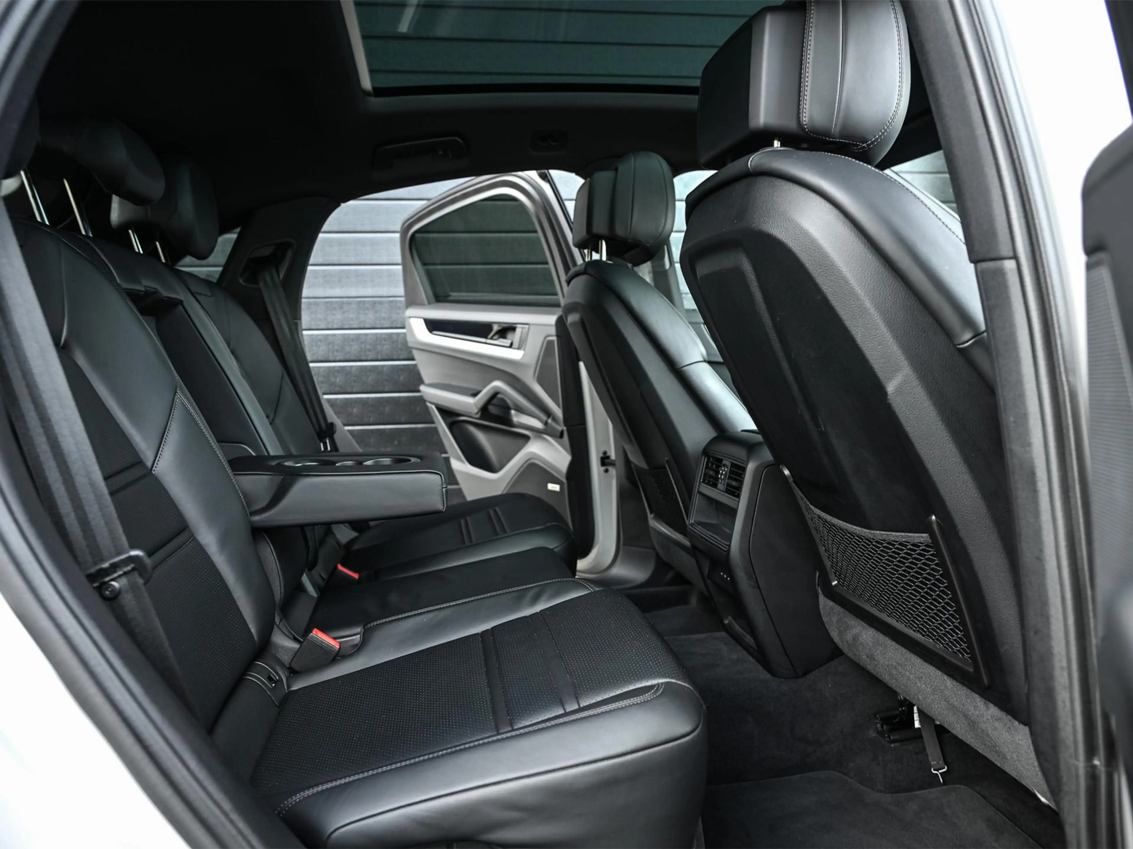Porsche Cayenne Coupé 3.0 E-Hybrid | Panoramadak | NL-Auto | Deale — photo 29