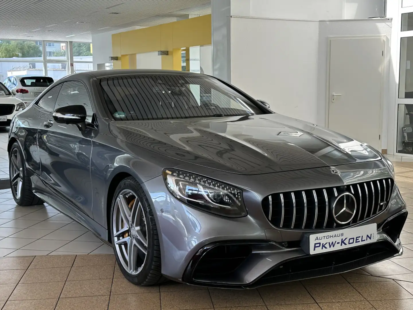 Mercedes-Benz S 63 AMG 4M*PANO*HuD*NiGHT*KERAMiK*DiSTRO*SWARO* Šedá - 2
