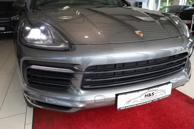 Porsche Cayenne view 9