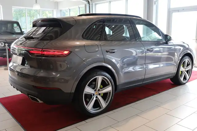 Porsche Cayenne view 7