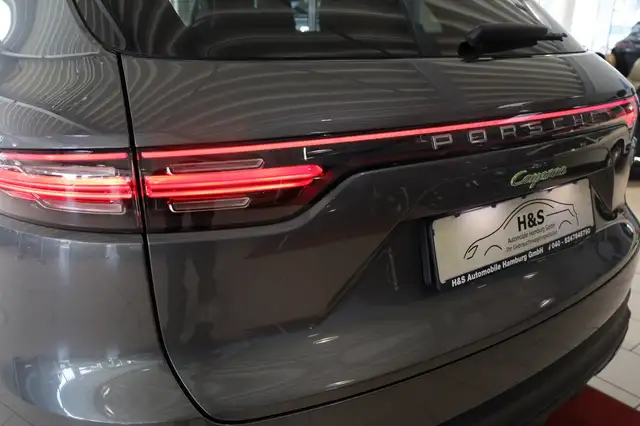 Porsche Cayenne view 4