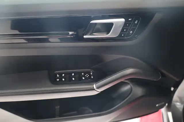 Porsche Cayenne view 15