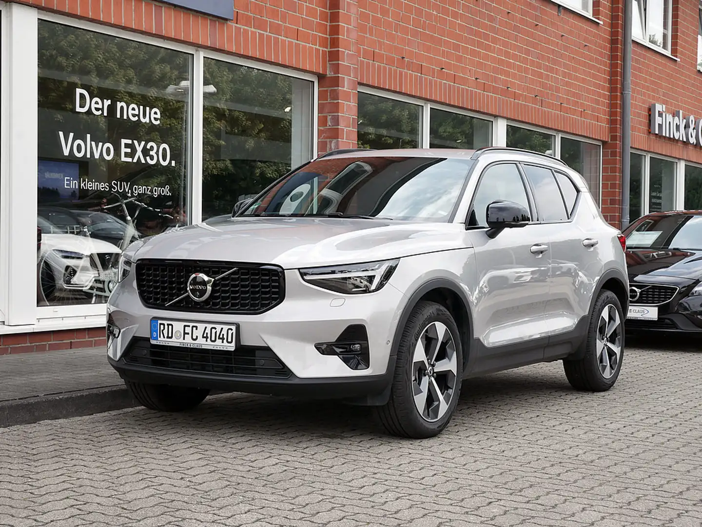 Volvo XC40 B4 Benzin Plus Dark Argent - 1