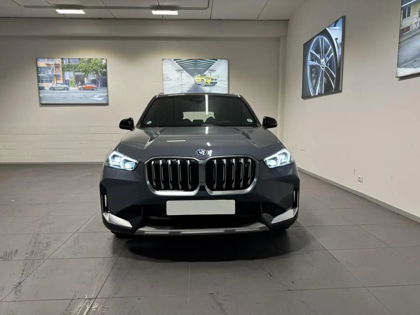 BMW iX1 30 xdrive X-Line Gris - 1