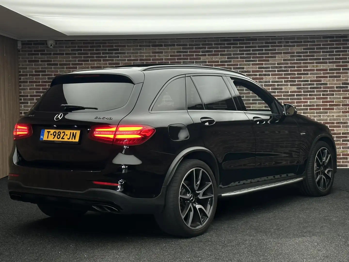 Mercedes-Benz GLC 43 AMG 4MATIC Burmeister Camera Panorama Elektrischstl Černá - 2