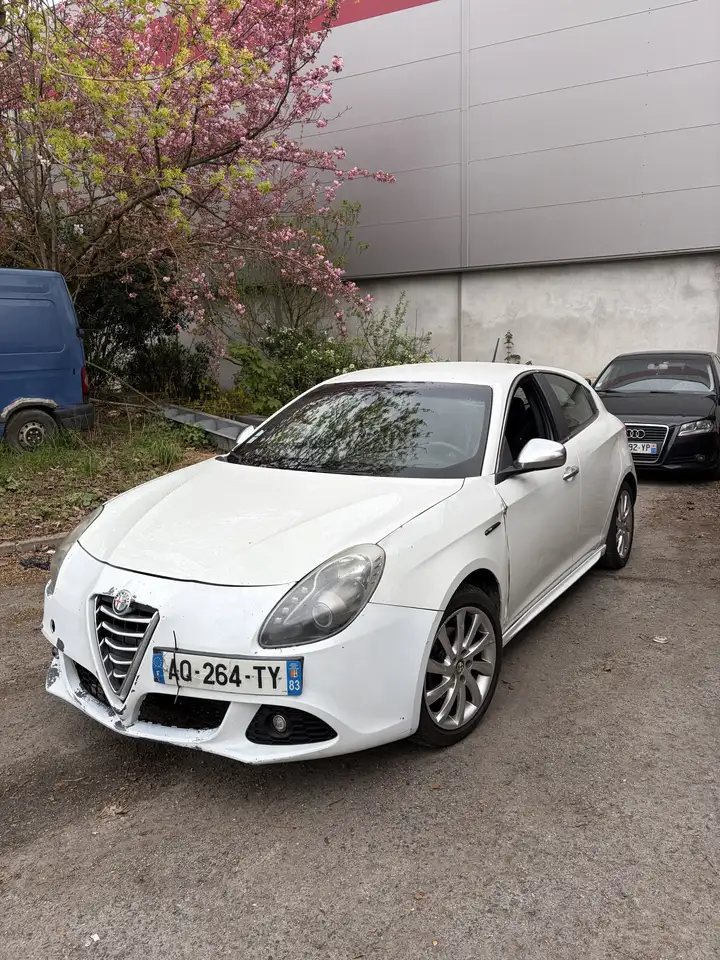 Alfa-romeo Giulietta 1.6 JTDm 105 ch S\u0026S Distinctive