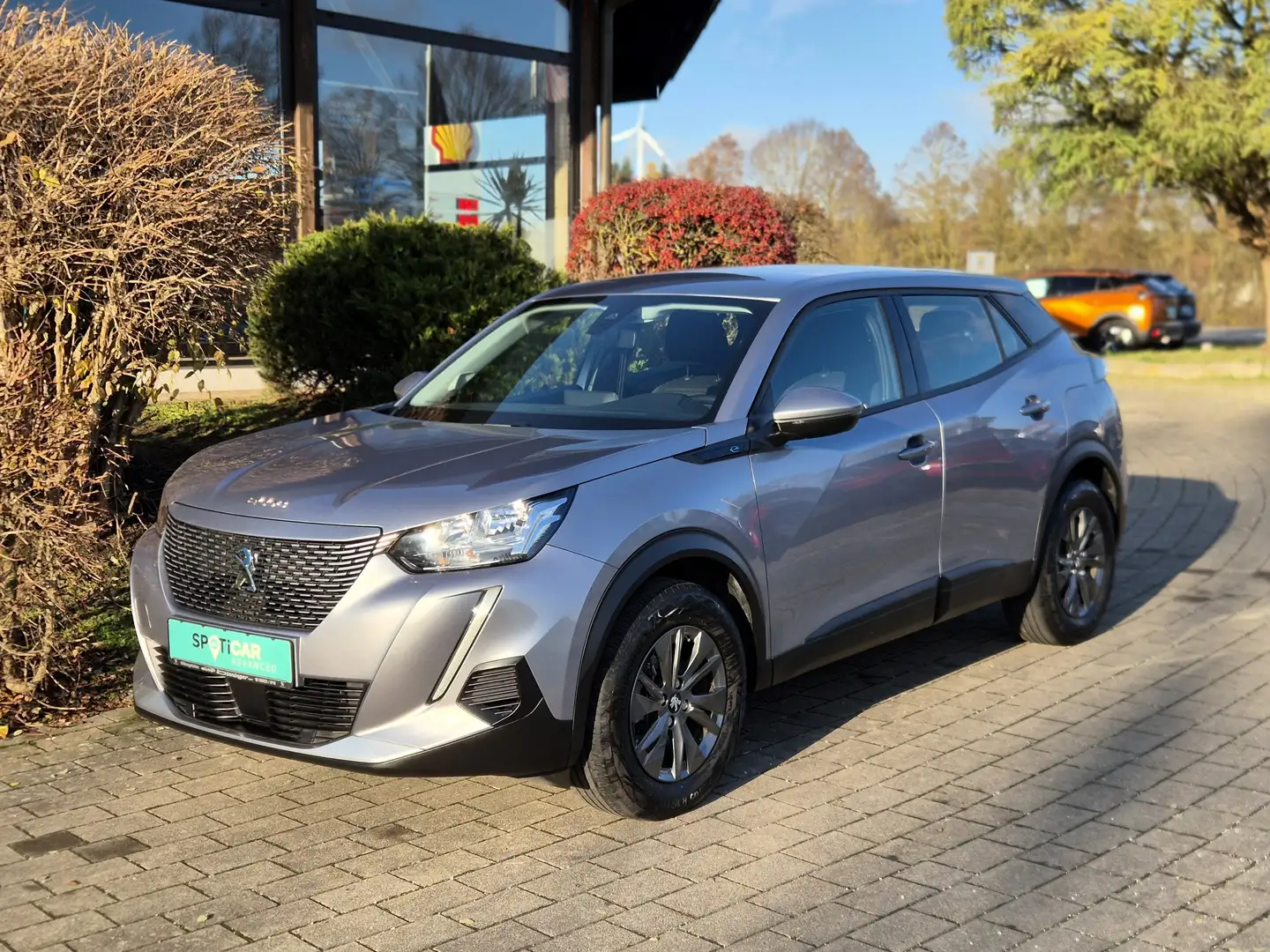 Peugeot e-2008 Active - Elektromotor/3D-Navi/Sitzheizung/LMF Silber - 2