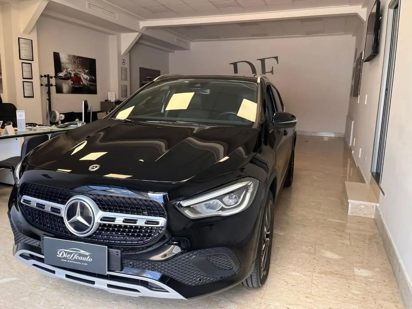 Mercedes-Benz GLA 180 d Automatic Sport Plus Noir - 2