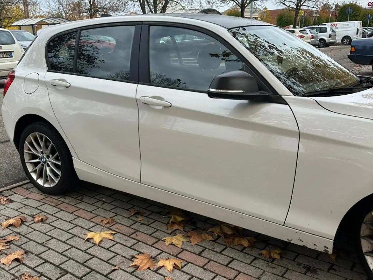 BMW 116 Serie 1 F/20-21 2011 116d 5p Urban Bianco - 1