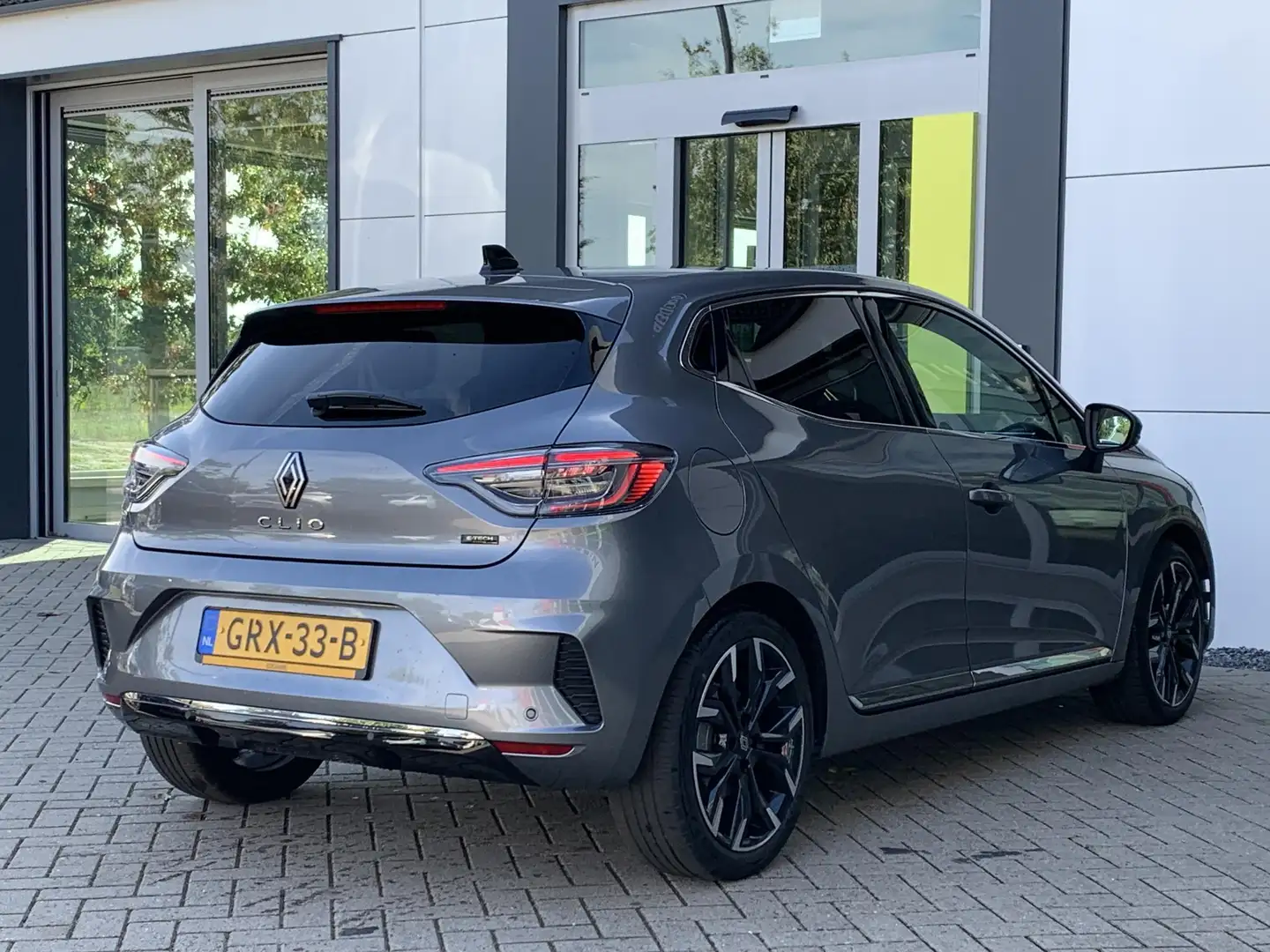 Renault Clio 1.6 E-Tech Full Hybrid 145 techno Grau - 2