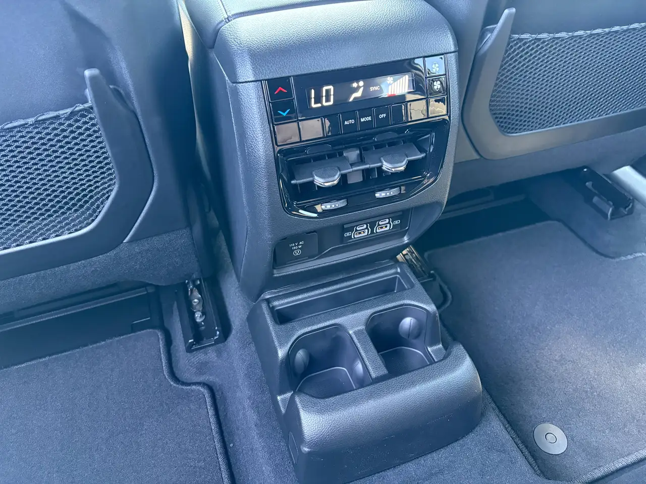 Jeep Grand Cherokee photo Jeep Grand Cherokee