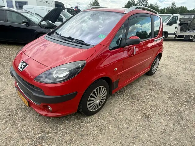 2005 Peugeot 1007 in Red for sale