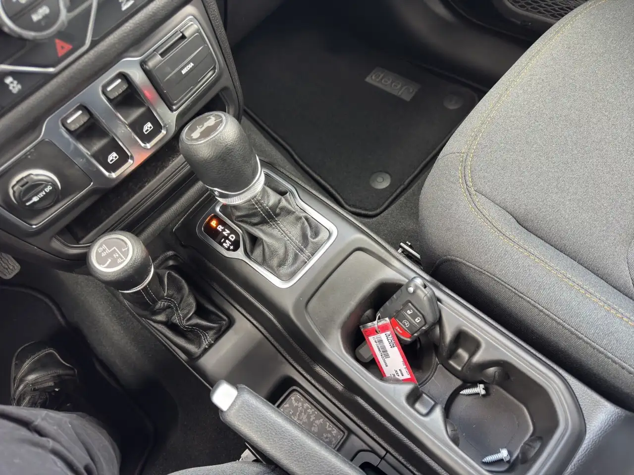 Jeep Wrangler снимка Jeep Wrangler