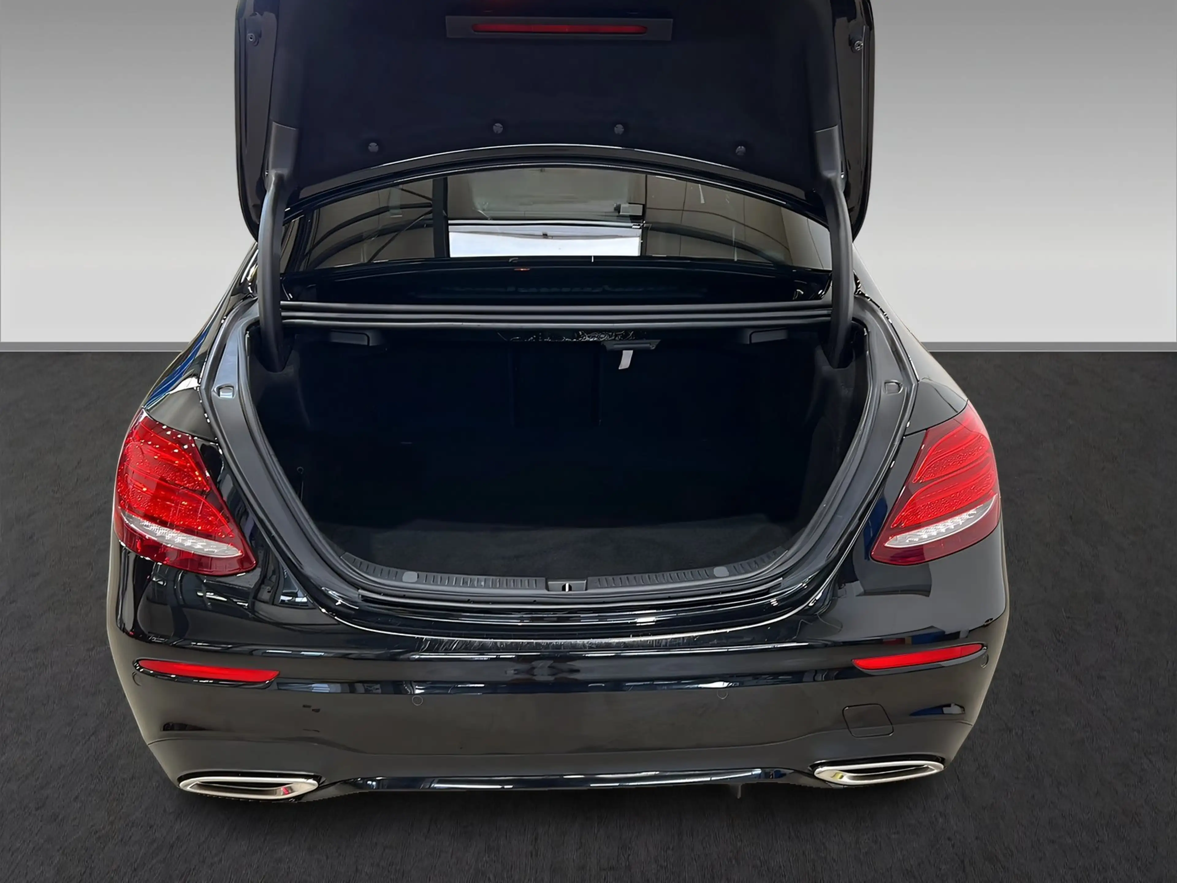 Mercedes-Benz E 250 AMG+NIGHT+AHK - nur Händler/Export 8fach — photo 8