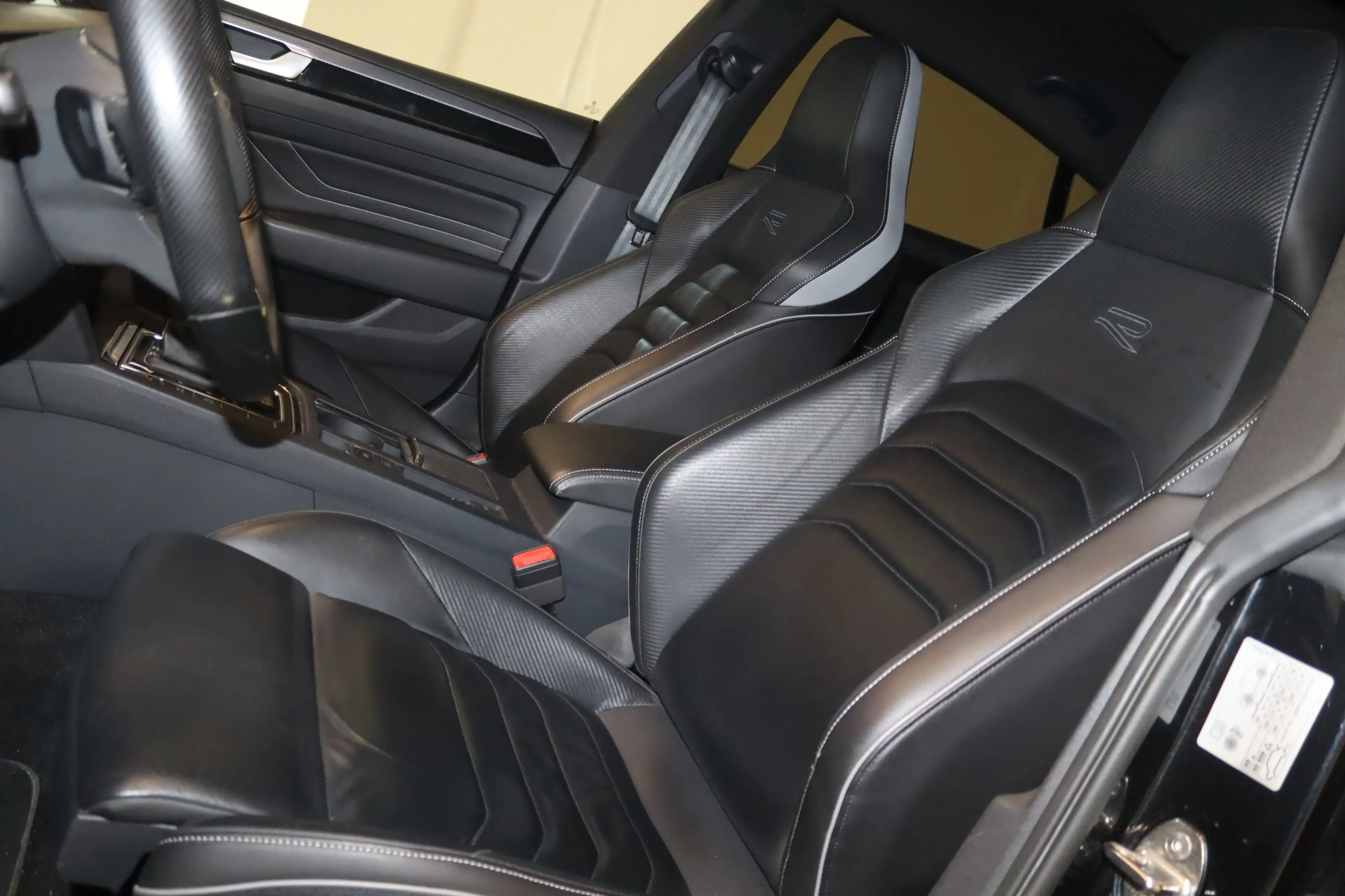 Volkswagen Arteon 2.0 TDI R-Line-Virt.-360°-NAV-LED-SHZ-ACC — photo 4
