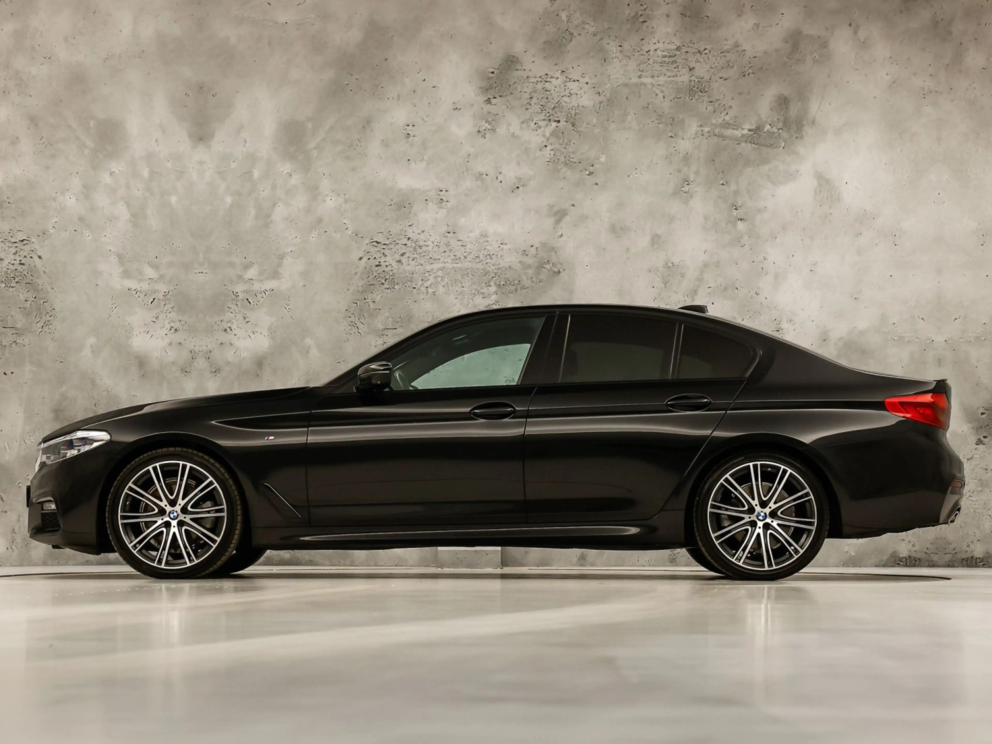 BMW 520 5-serie 520i M Sport High Executive 184Pk Automaat — photo 2