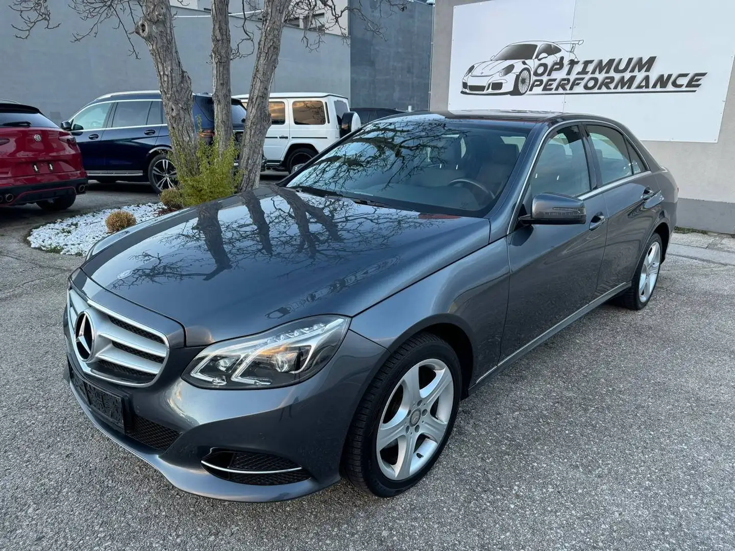 Mercedes-Benz E 350 E 350 BlueTec 4Matic Avantgarde Grau - 1
