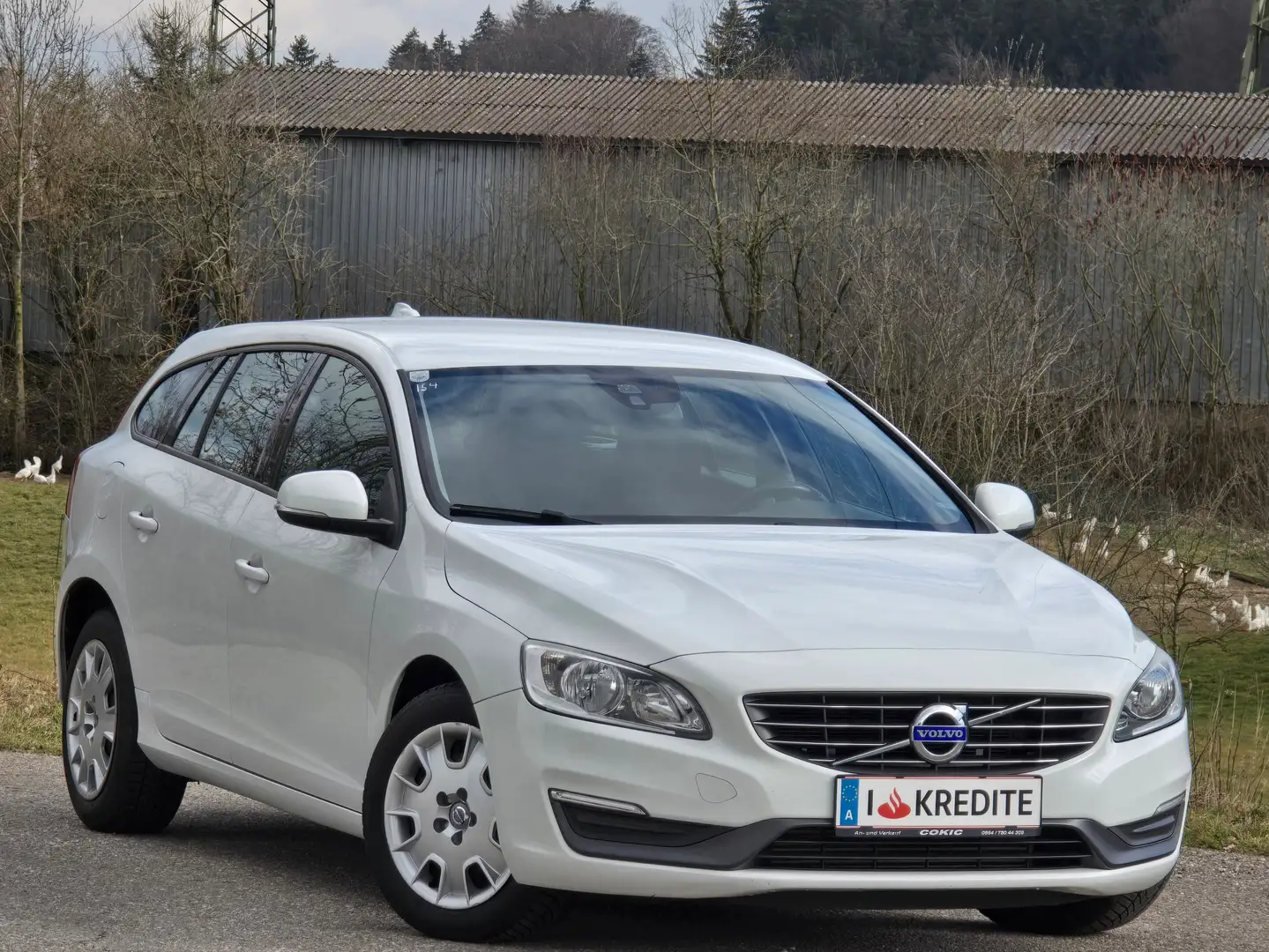 Volvo V60 Kinetic Export* Euro 6* Automatik* Navi* Tempomat* Weiß - 2