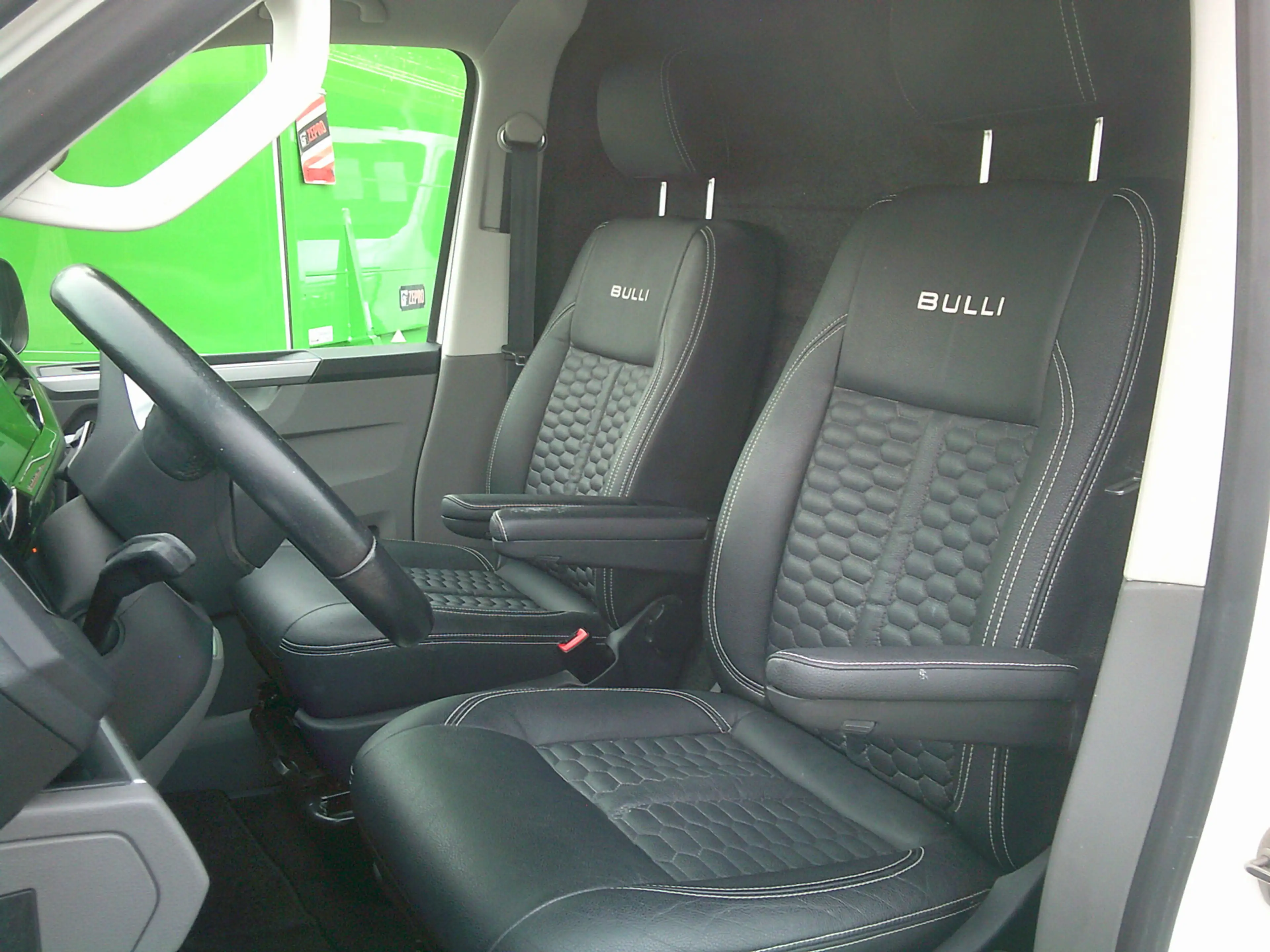 Volkswagen T6.1 Transporter 2.0 TDI L2H1 28 Bulli VOORZIEN VAN AIRCO+CRUISE+NA — photo 10