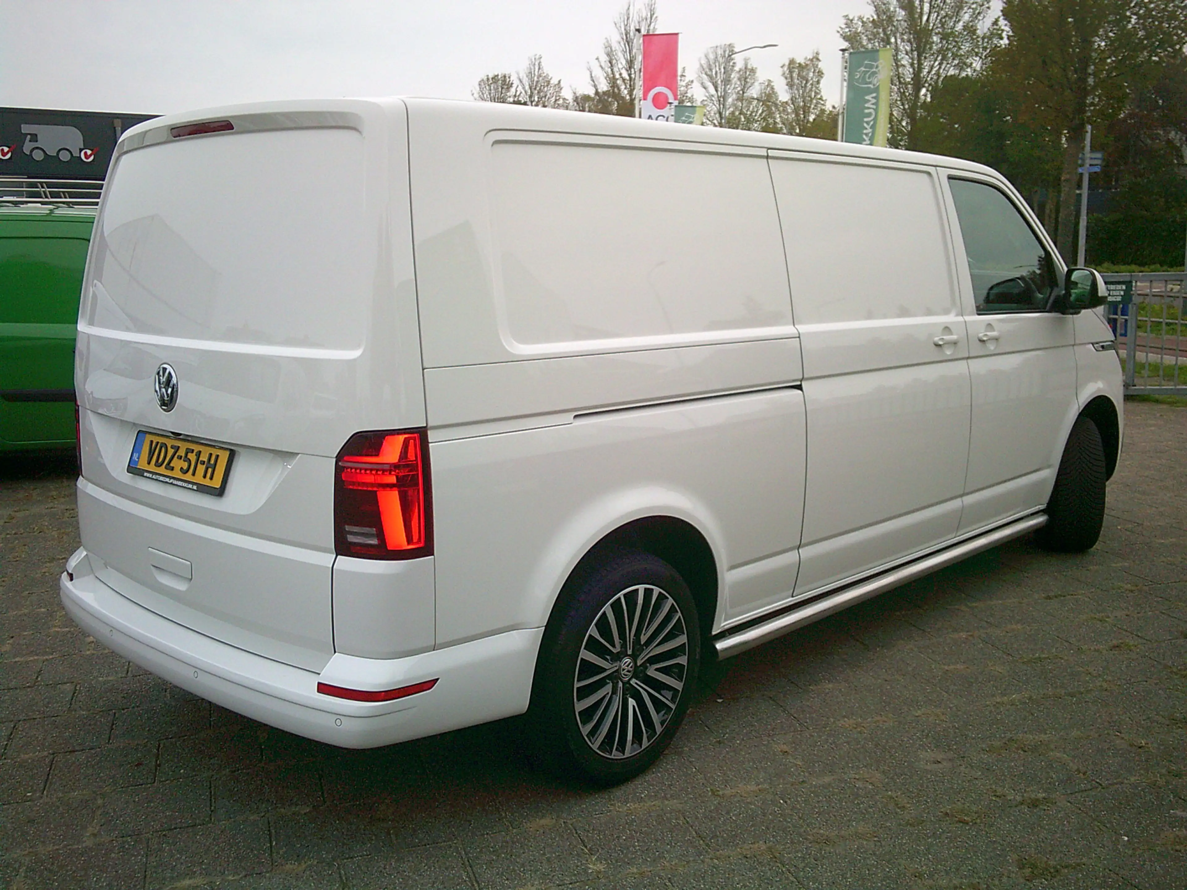 Volkswagen T6.1 Transporter 2.0 TDI L2H1 28 Bulli VOORZIEN VAN AIRCO+CRUISE+NA — photo 5