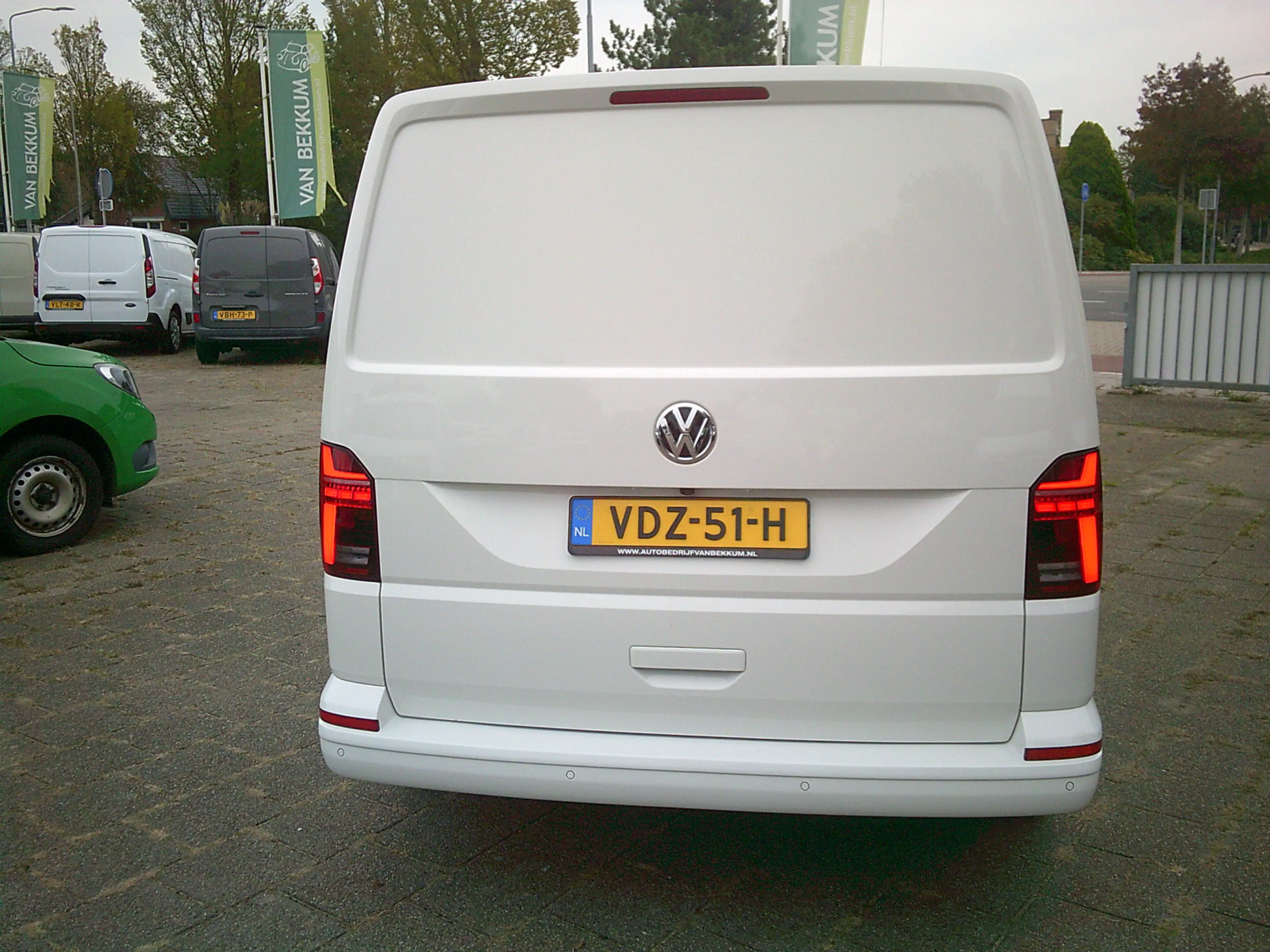 Volkswagen T6.1 Transporter 2.0 TDI L2H1 28 Bulli VOORZIEN VAN AIRCO+CRUISE+NA — photo 6