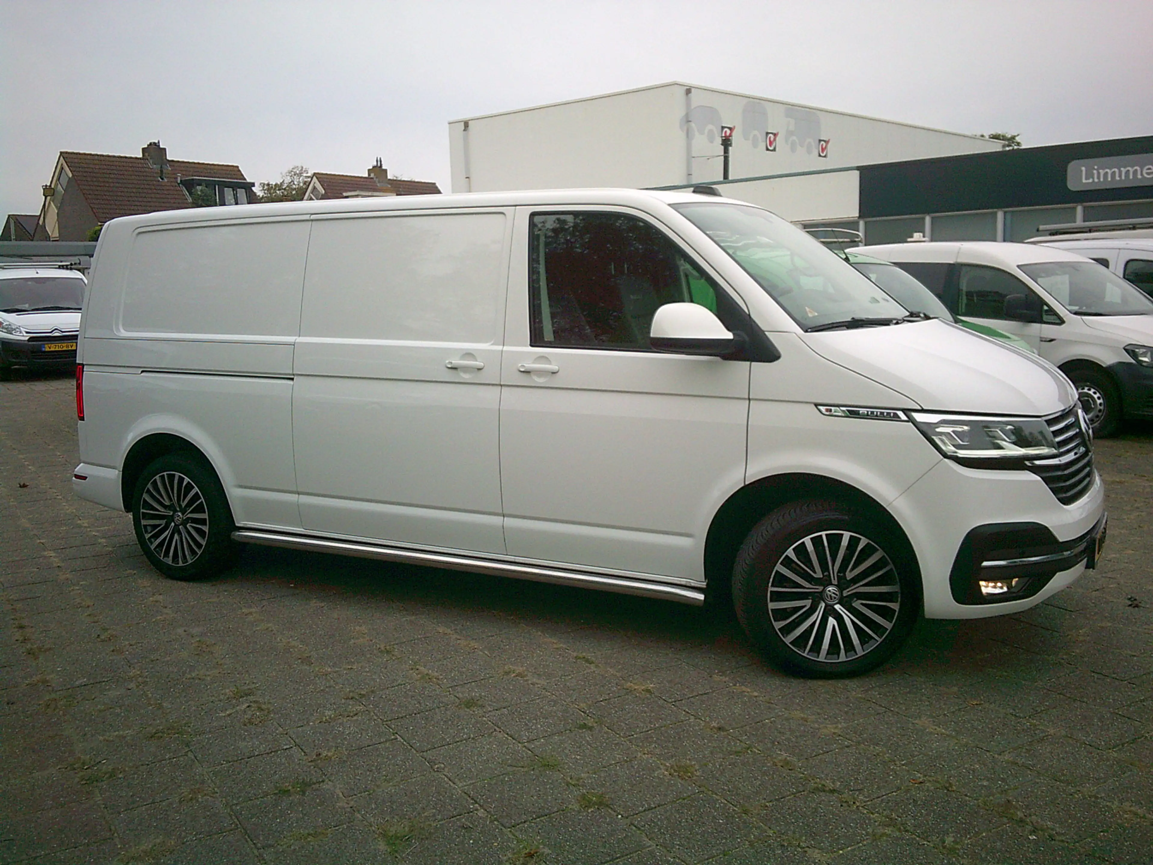 Volkswagen T6.1 Transporter 2.0 TDI L2H1 28 Bulli VOORZIEN VAN AIRCO+CRUISE+NA — photo 4