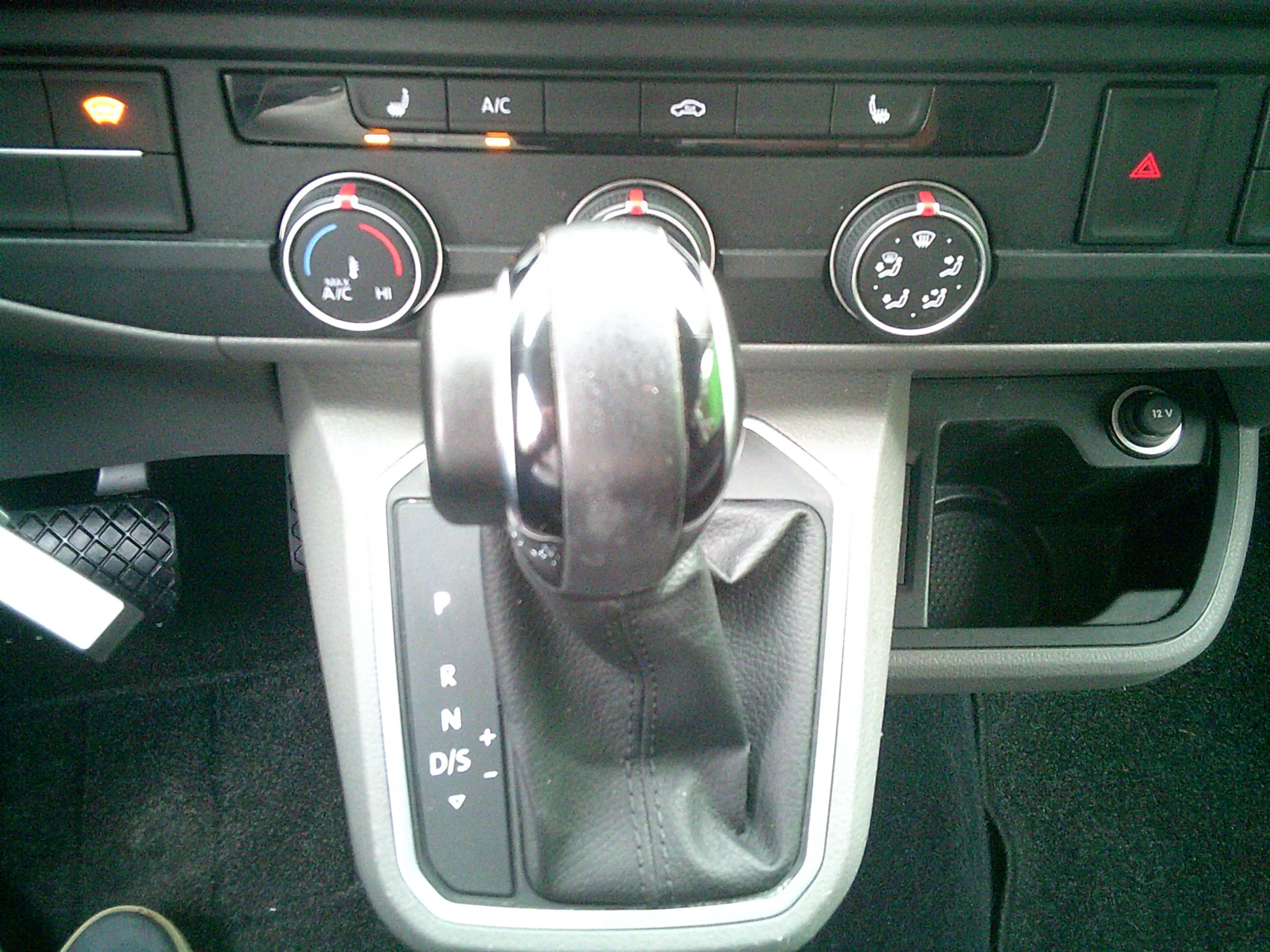 Volkswagen T6.1 Transporter 2.0 TDI L2H1 28 Bulli VOORZIEN VAN AIRCO+CRUISE+NA — photo 14