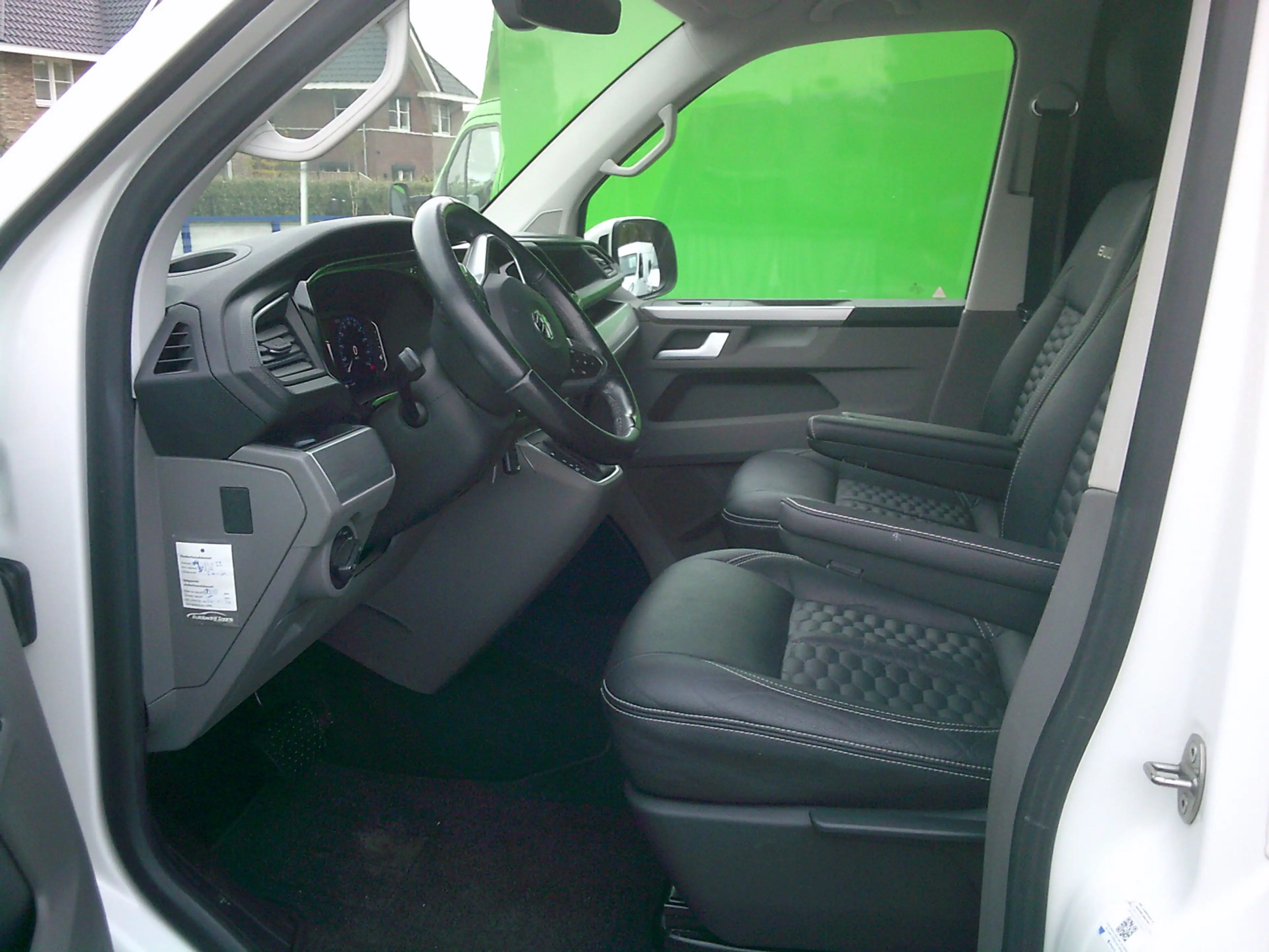 Volkswagen T6.1 Transporter 2.0 TDI L2H1 28 Bulli VOORZIEN VAN AIRCO+CRUISE+NA — photo 9