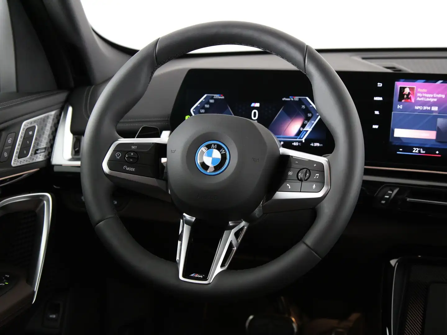 BMW iX1 eDrive20 M-Sport Noir - 2