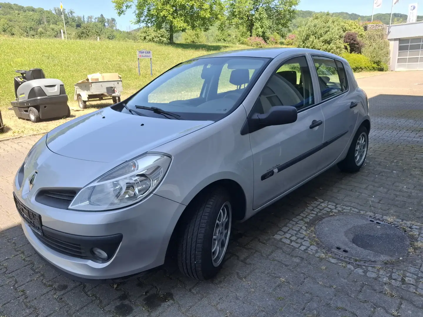 Renault Clio 1.5Ltr Diesel.,TÜV abgelaufen.. Zilver - 1