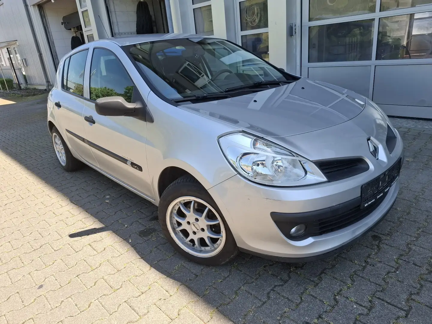 Renault Clio 1.5Ltr Diesel.,TÜV abgelaufen.. Zilver - 2